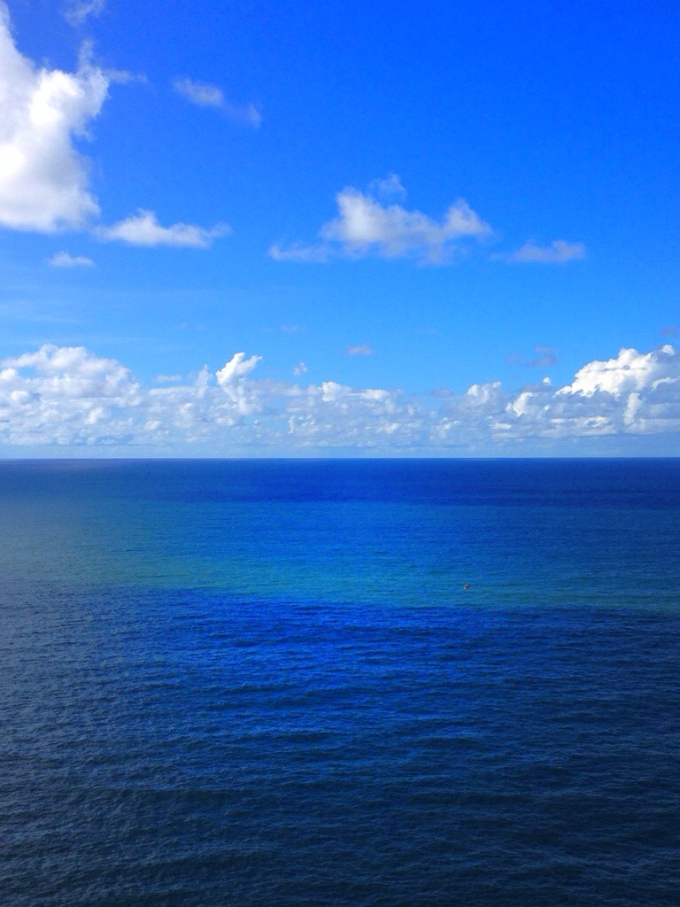 Bom Dia! tudo azul no mar da Bahia🙏 | C . Q | Empresariamento | Agência  Jabuticaba | CQ Digital | Joia Moderna